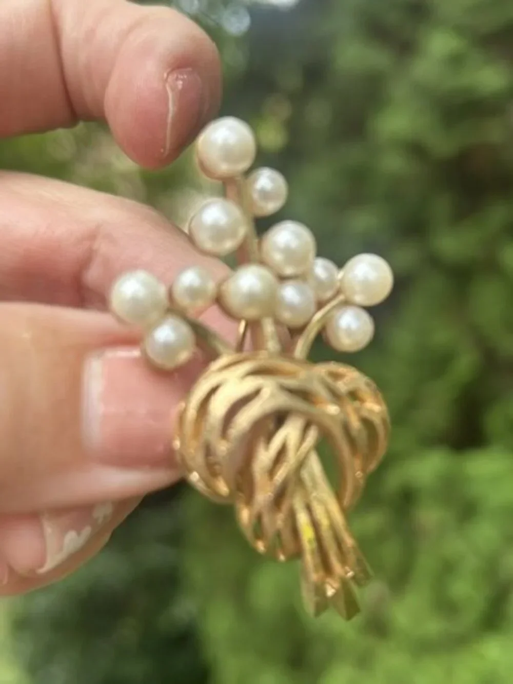 CROWN TRIFARI Brushed Gold Faux Pearl Bouquet BROOCH